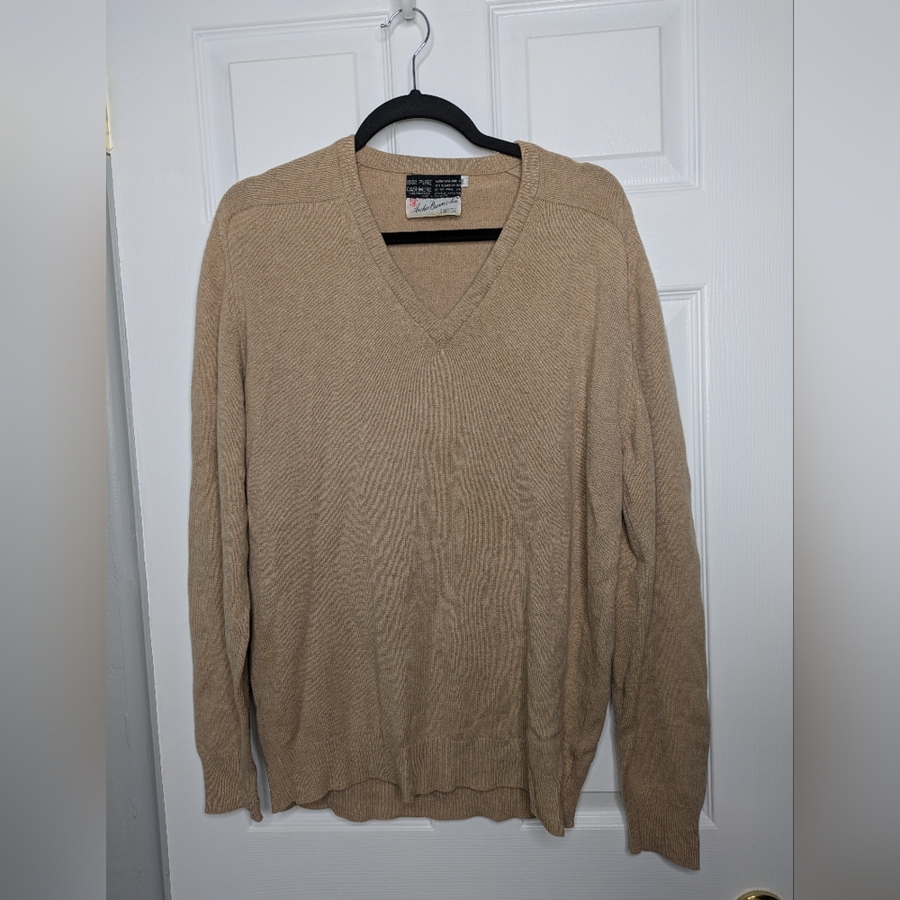 Vintage Cashmere Men's Tan V-Neck Sweater Archie Brown & Son Medium Academia